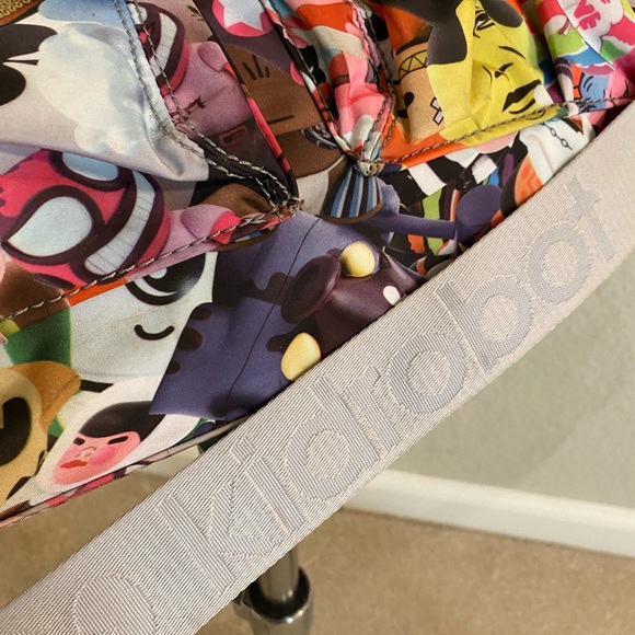 Kidrobot Handbag With Detachable Shoulder Strap. - Picture 8 of 13